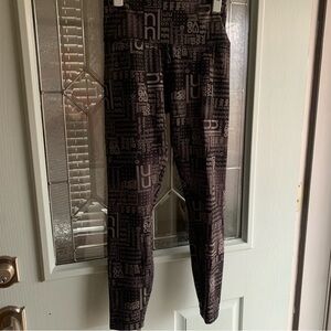 23. Size 6 LULULEMON Black Manifesto Leggings